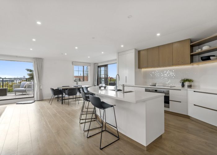  at 10/2 Bassett Road, Remuera, Auckland City, Auckland