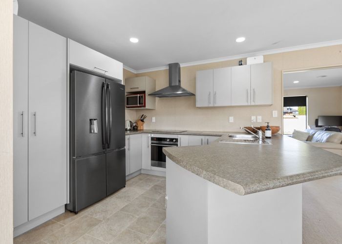  at 8 Cleveland Heights, Kelvin Grove, Palmerston North