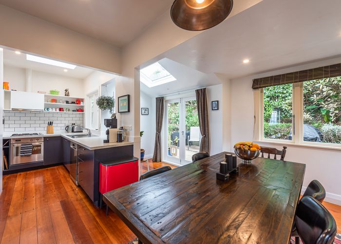  at 3 Farm Road, Northland, Wellington