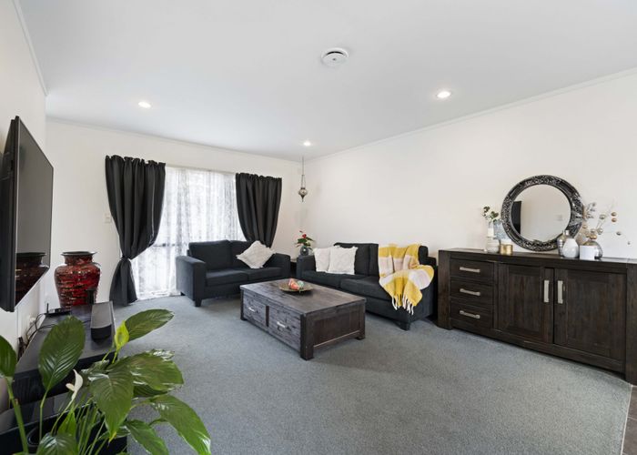  at 2/8 Margan Avenue, New Lynn, Auckland