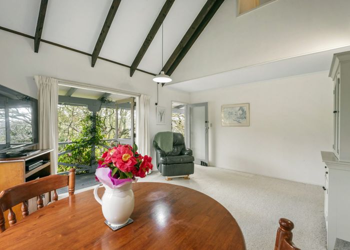  at 2/52 Saddleback Rise, Murrays Bay, North Shore City, Auckland