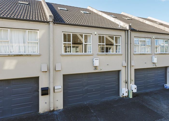  at 10 Leneford Drive, East Tamaki, Auckland
