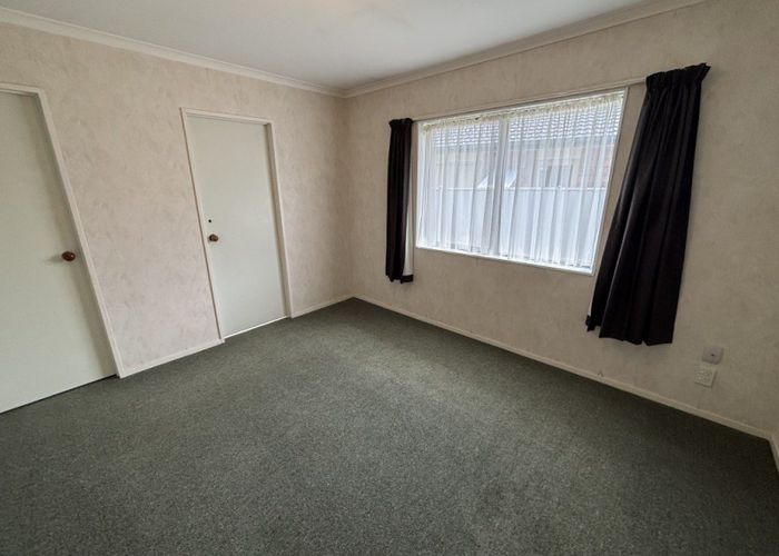  at 8 Lancewood Lane, Roslyn, Palmerston North
