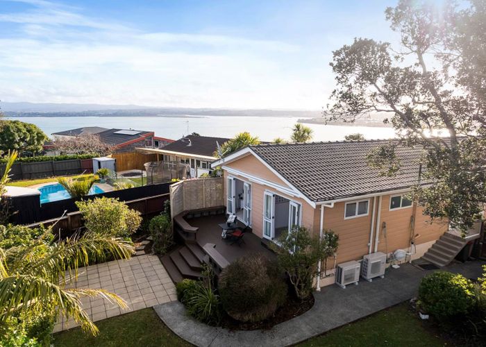  at 34 Hadfield Street, Beach Haven, Auckland