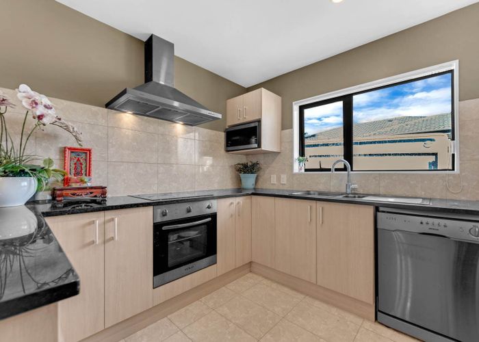  at 10  John Broad Place, Flat Bush, Manukau City, Auckland