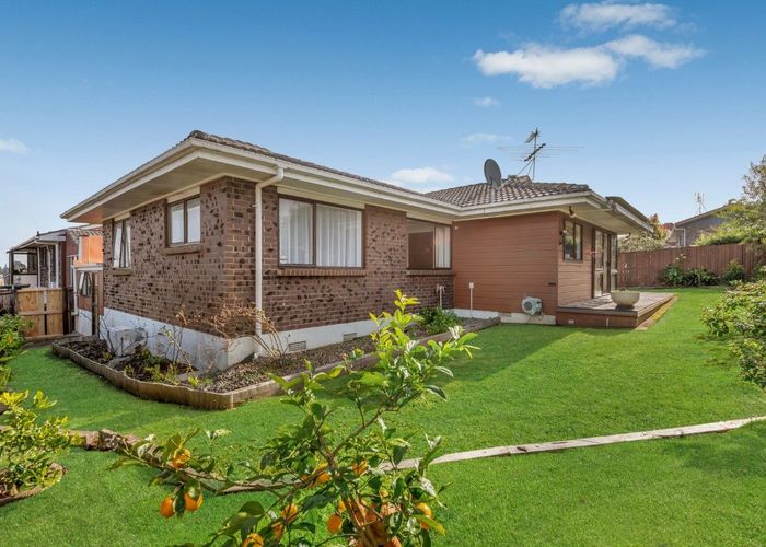  at 2/126 Botany Road, Botany Downs, Manukau City, Auckland