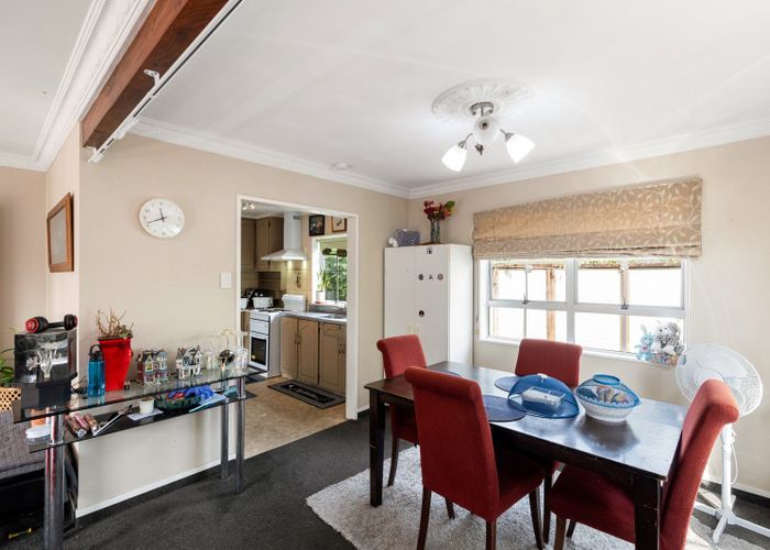  at 2/165 River Road, Hamilton East, Hamilton