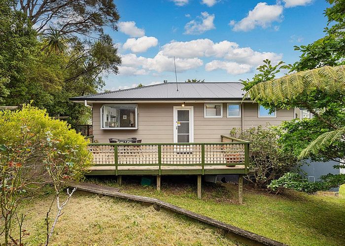  at 11 Onedin Place, Titirangi, Auckland