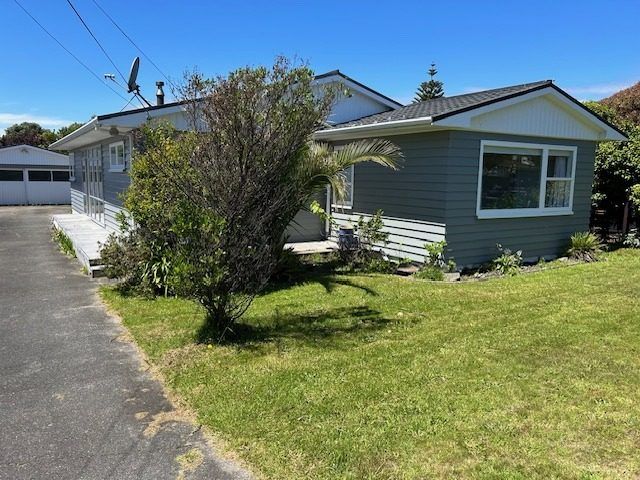  at 11 Vaucluse Avenue, Paraparaumu Beach, Kapiti Coast, Wellington