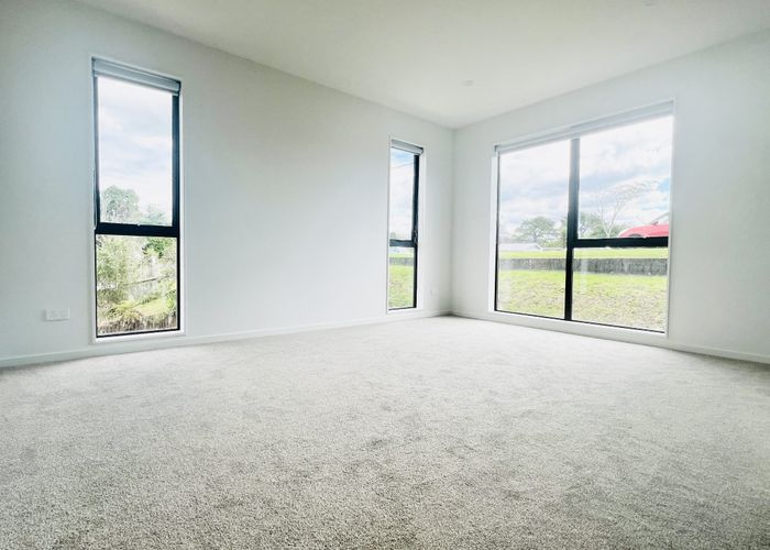 at 295b Sunset Road, Sunnynook, North Shore City, Auckland