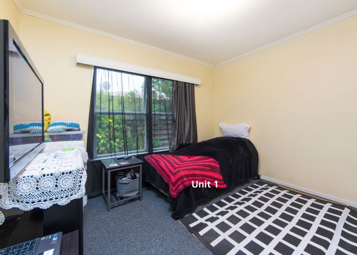  at 2/8 Chartwell Avenue, Glenfield, North Shore City, Auckland