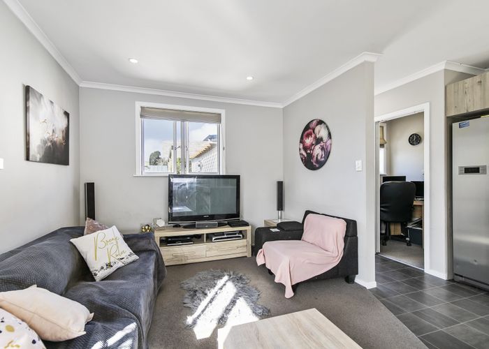  at 10 Woodglen Road, Glen Eden, Auckland