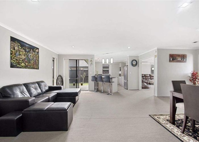  at 45 Thomas Road, Huntington, Hamilton