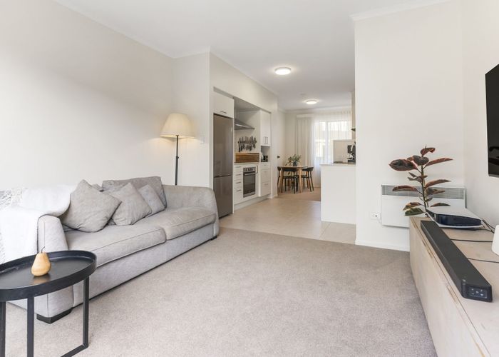  at 4 Hononga Lane, Northcote, North Shore City, Auckland