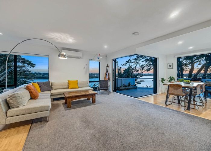  at 20 Cade Place, Weymouth, Auckland