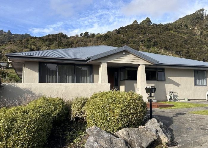  at 9 Springlea Heights, Atawhai, Nelson