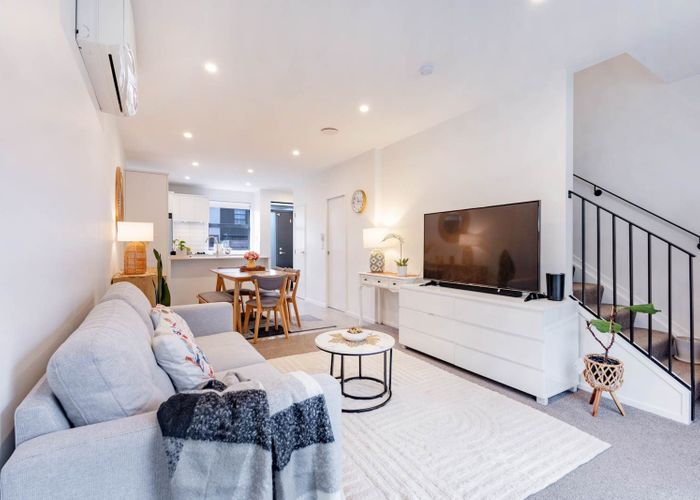  at 10 Magnetite Lane, Flat Bush, Auckland