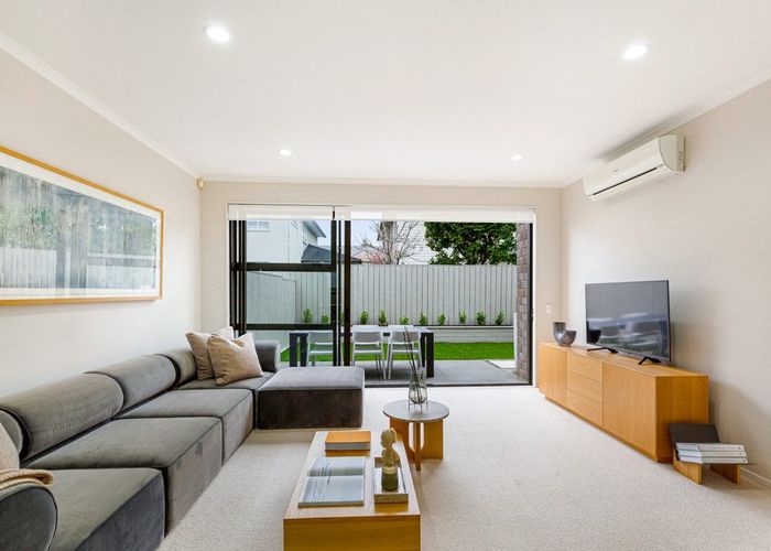  at 18 Purchas Hill Drive, Stonefields, Auckland