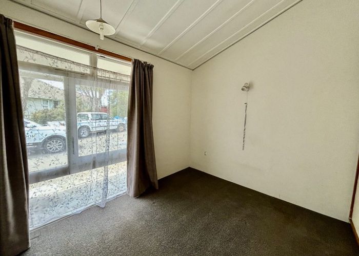  at 2/12 McFaddens Road, St. Albans, Christchurch City, Canterbury