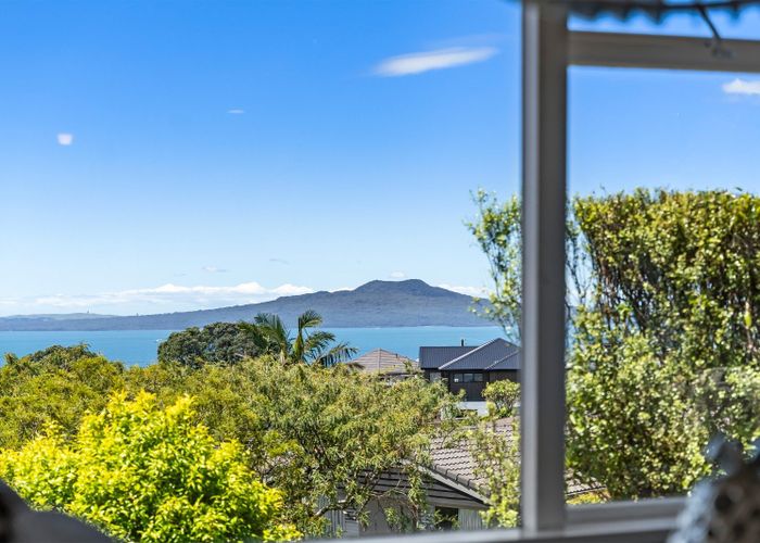  at 1/1 Eastcliffe Road, Castor Bay, North Shore City, Auckland