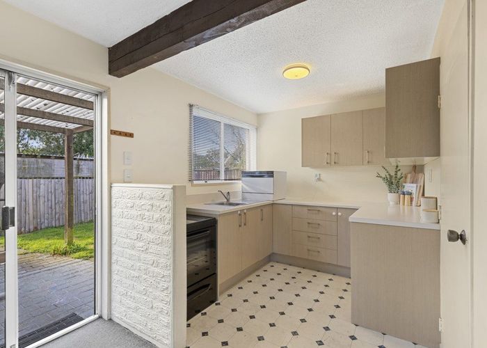  at 2/14A Kruse Place, Redwood, Christchurch City, Canterbury