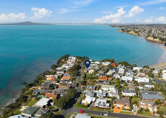  at 2/14 Clifton Road, Waiake, North Shore City, Auckland