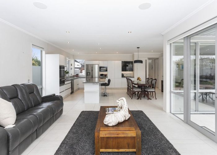  at 11 Roa Road, Fendalton, Christchurch