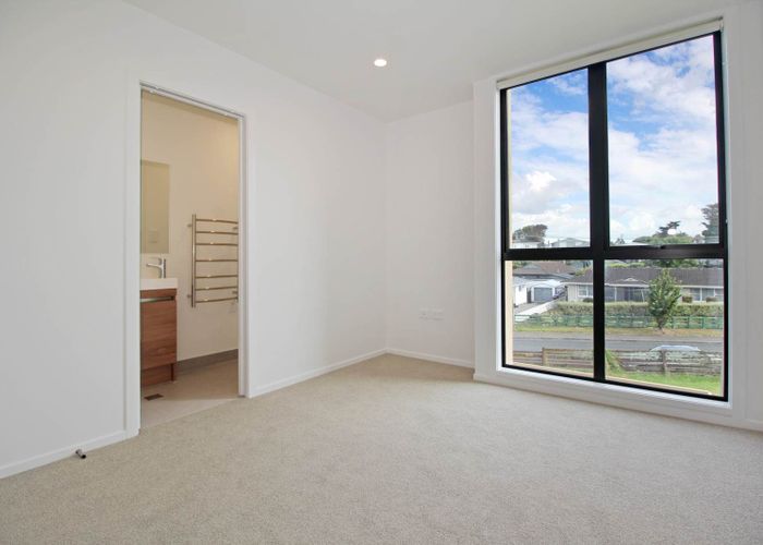  at 8/43 Ruawai Road, Mount Wellington, Auckland