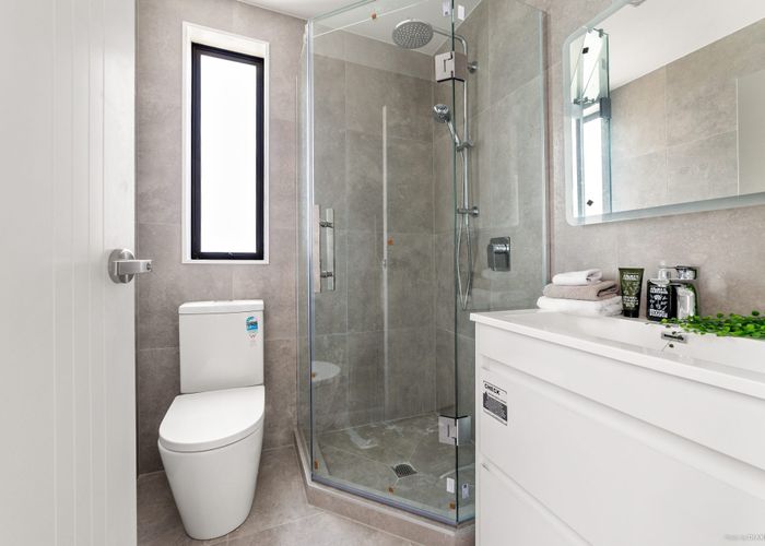  at 1/735 East Coast Road, Browns Bay, North Shore City, Auckland