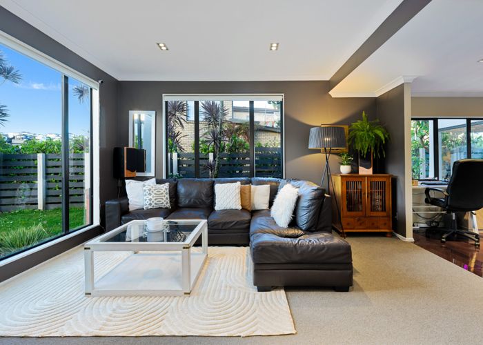  at 19 South Kensington Way, Henderson, Auckland