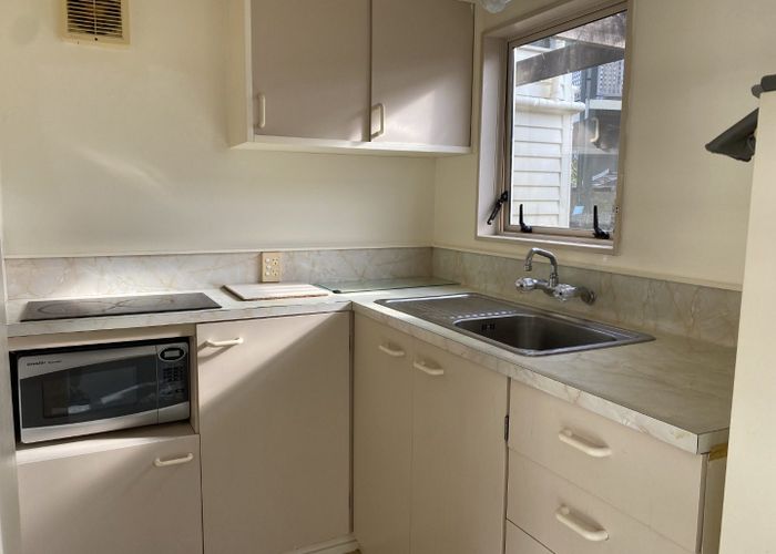  at 2 Marendellas Drive, Bucklands Beach, Manukau City, Auckland