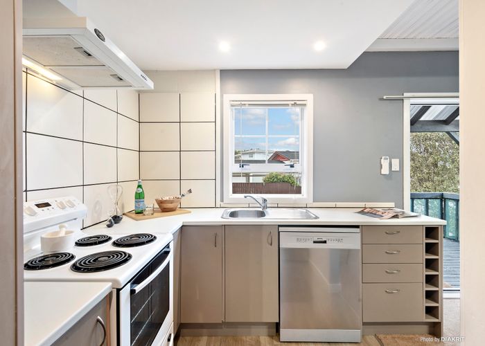  at 120 Akaroa Drive, Maupuia, Wellington