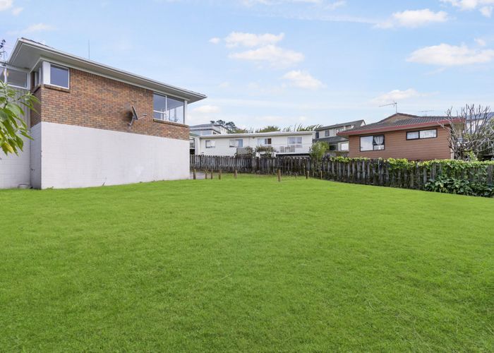  at 4/178 Chivalry Road, Glenfield, Auckland