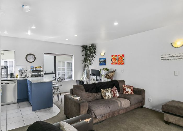  at 2/142 Ghuznee Street, Te Aro, Wellington