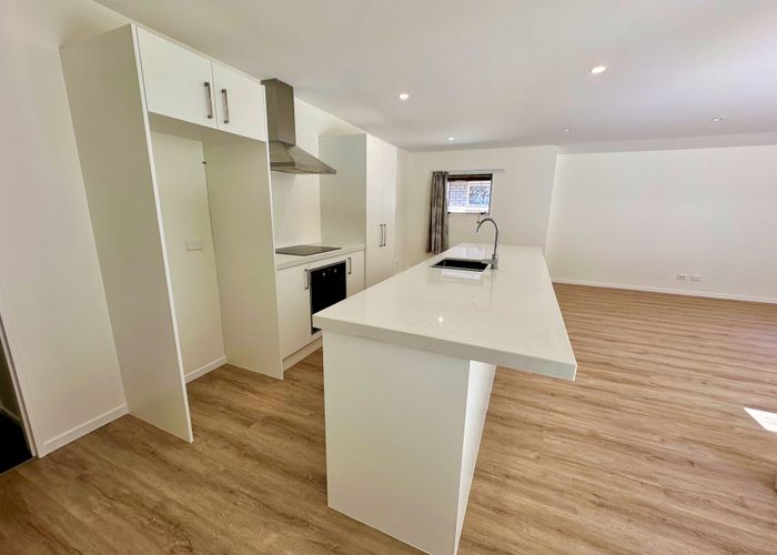  at 27A Easton Park Parade, Glenfield, North Shore City, Auckland