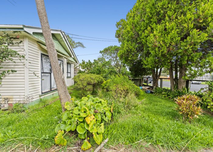  at 42 Earlsworth Road, Mangere East, Auckland