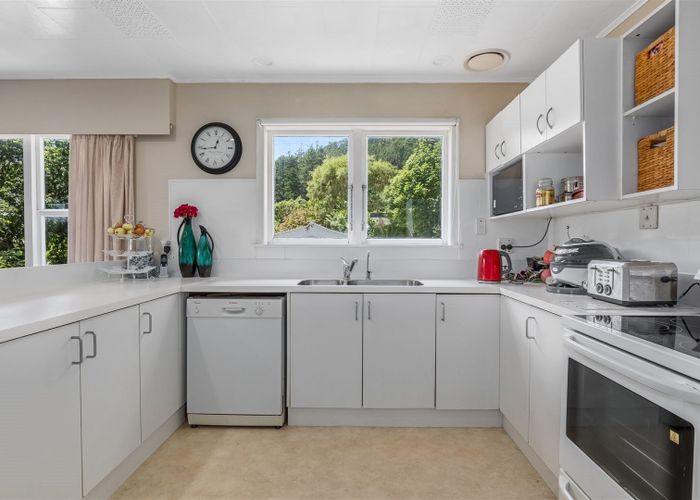  at 8 Hine Road, Wainuiomata, Lower Hutt