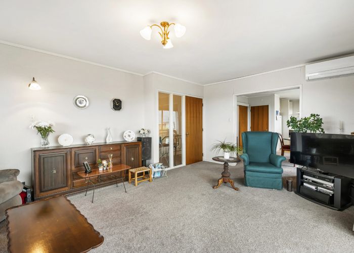  at 2/371 East Coast Road, Mairangi Bay, Auckland