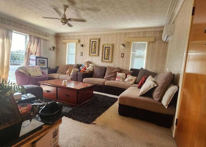  at 44 CLIFF VIEW DRIVE, Green Bay, Waitakere City, Auckland