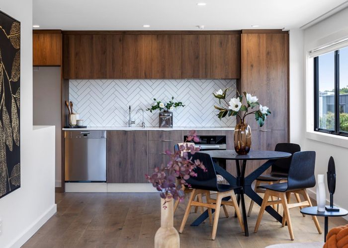  at 2/98 Walker Road, Point Chevalier, Auckland