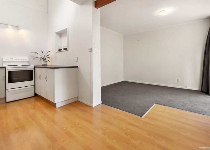  at 2/18 Commodore Drive, Lynfield, Auckland
