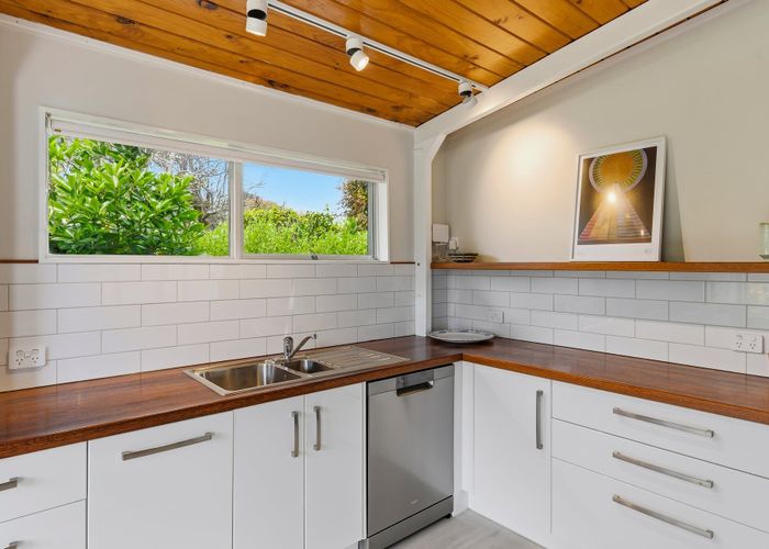  at 32 Te Moana Road, Waikanae Beach, Kapiti Coast, Wellington