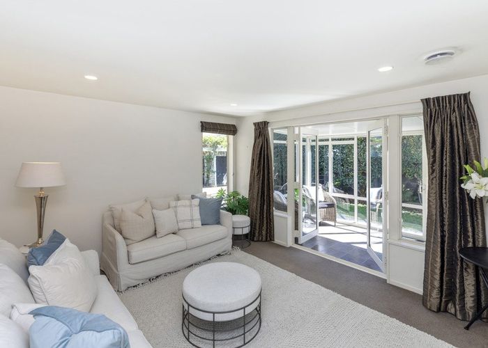  at 2/37 Avonhead Road, Avonhead, Christchurch City, Canterbury