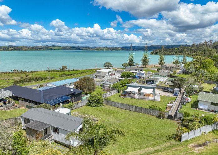  at 5 Peninsula Parade, Hihi