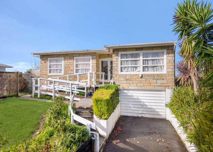  at 14 Lucas Place, Weymouth, Manukau City, Auckland
