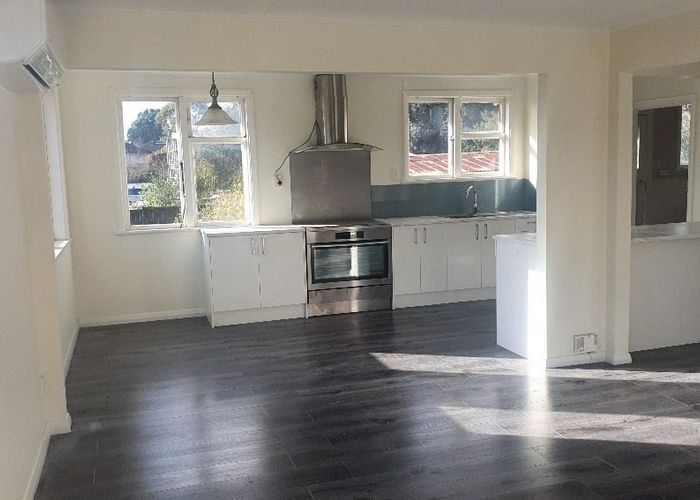  at 152 Pilkington Road, Point England, Auckland