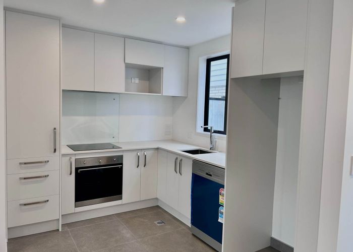  at 8 Cessna Crescent, Mangere, Manukau City, Auckland
