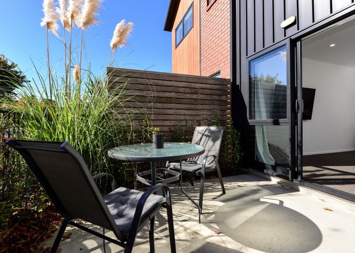  at 2/13 Palmerston Street, Hamilton Central, Hamilton