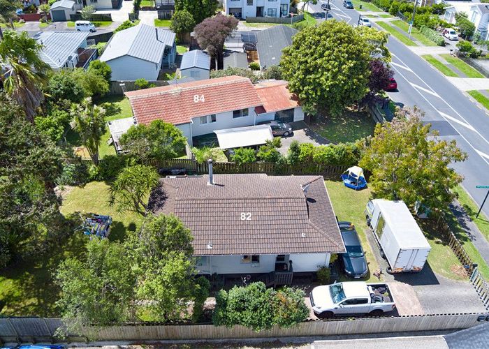  at 82 & 84 Moire Road, Royal Heights, Waitakere City, Auckland