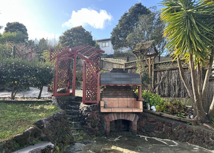 at 17 Louise Place, Browns Bay, Auckland